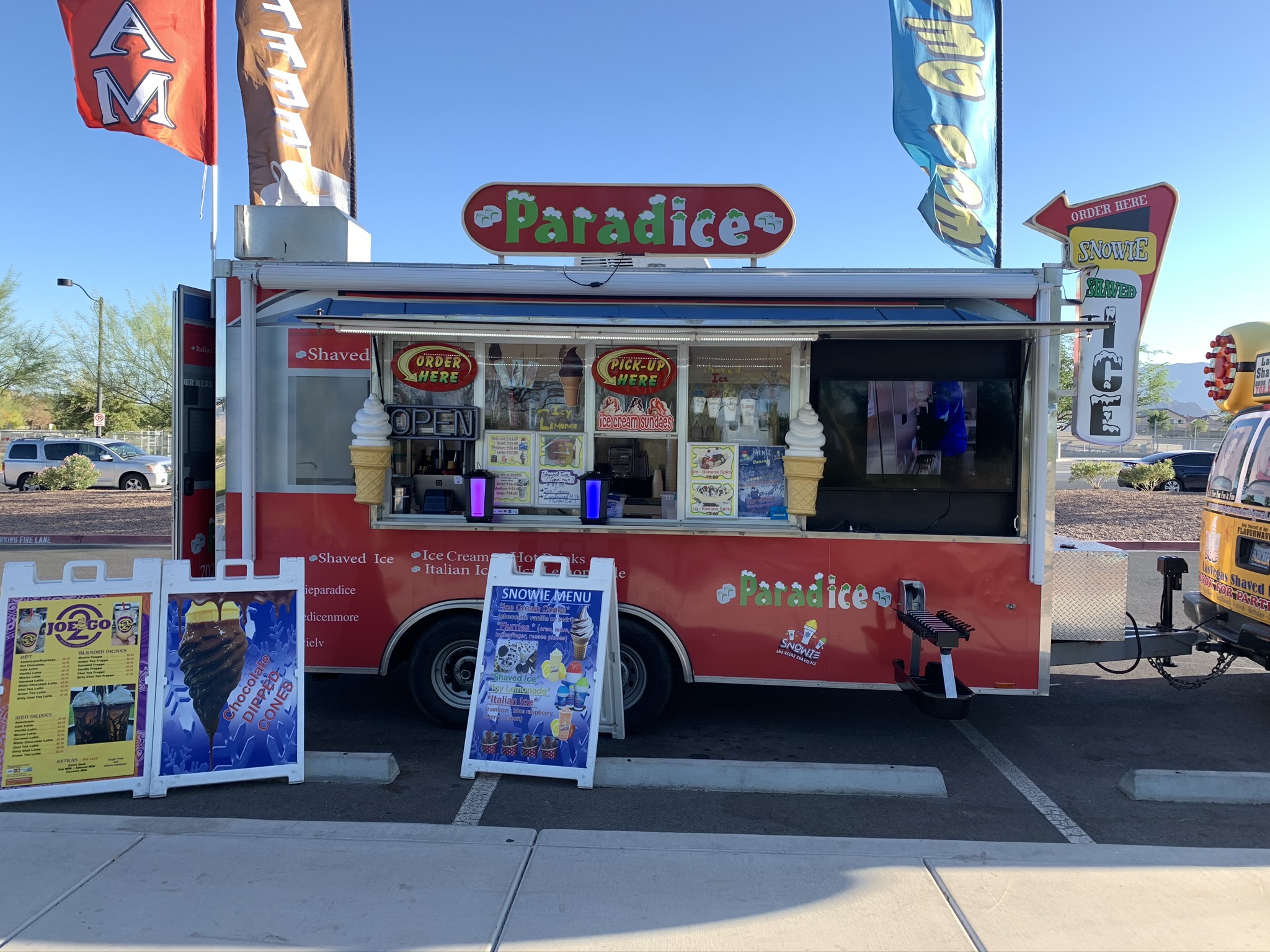 snowie-paradice-food-truck-neon-city